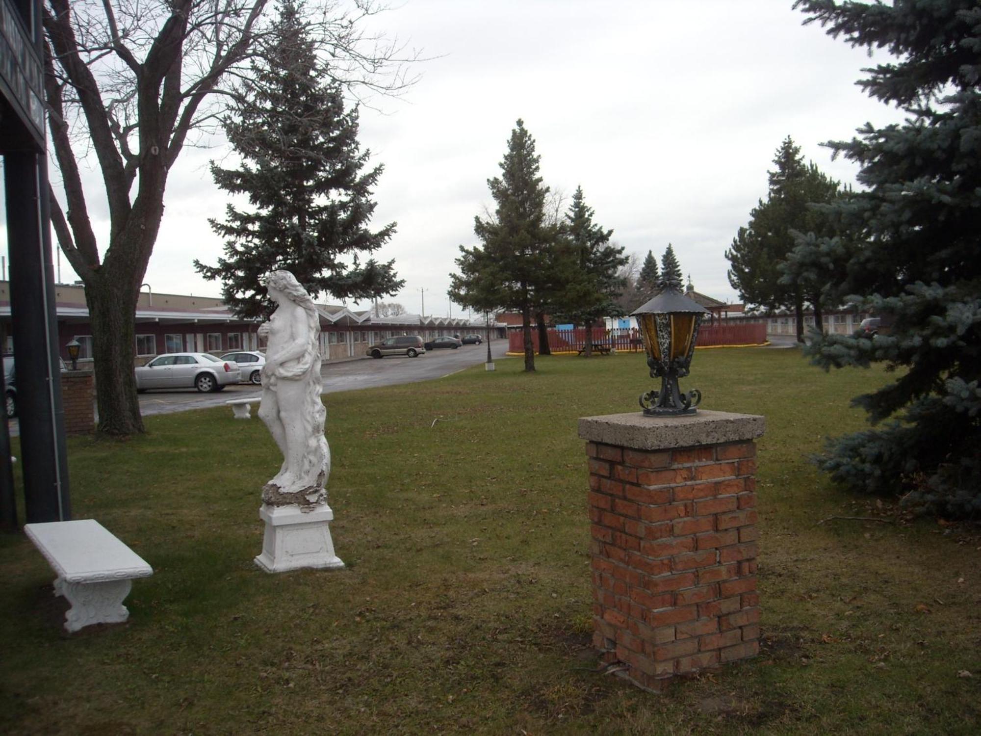 Grand Motel Saint-Hubert Лонгьой Екстер'єр фото